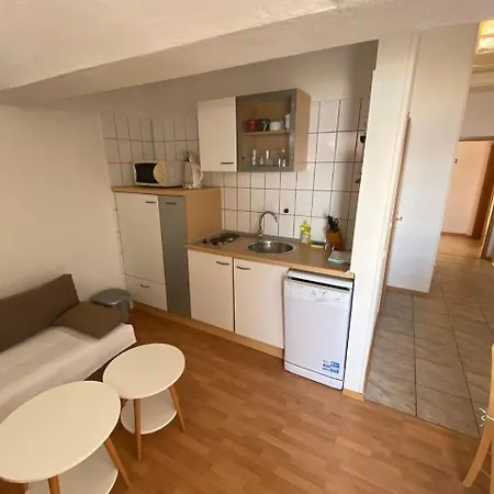 Apartment Gemuetliche Mit Beheiztem Pool Baska Voda